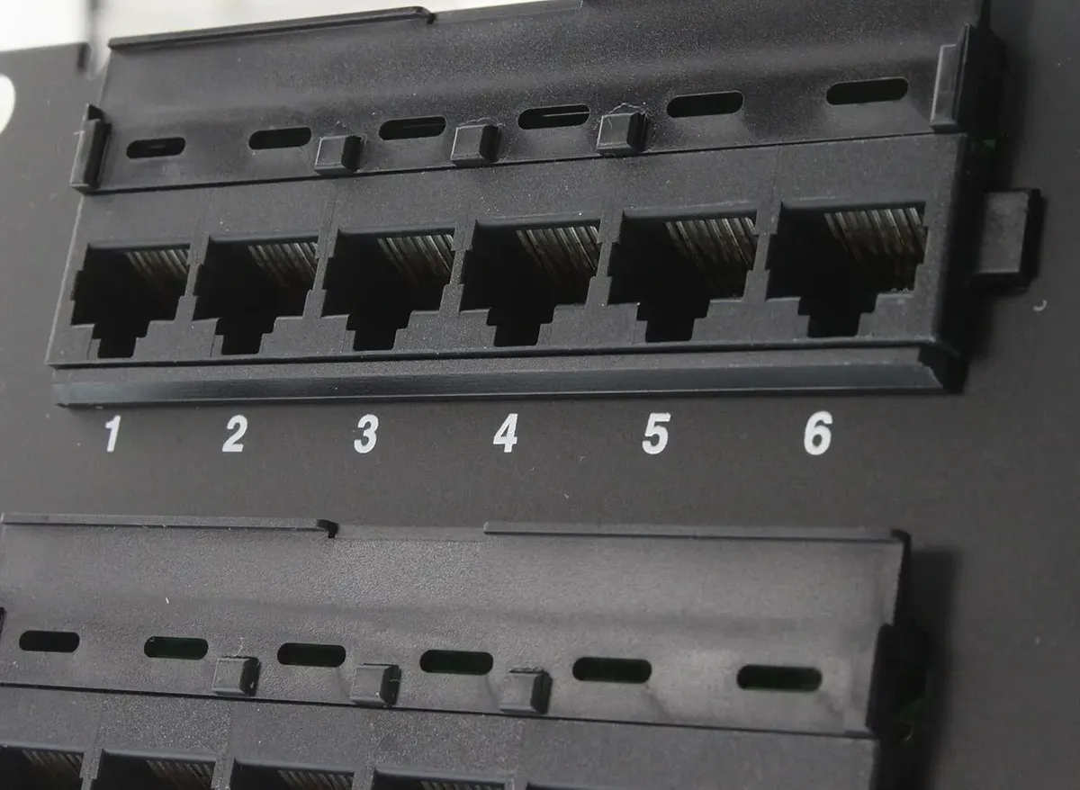 CommScope AMP NETCONNECT 406331-1 — Patch panel · CAT5e · 48 puertos